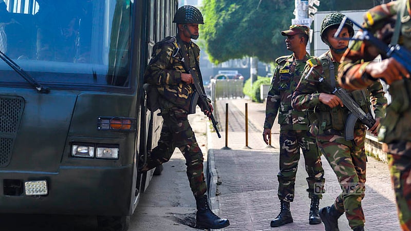 দ্বাদশ সংসদ নির্বাচনে আইনশৃঙ্খলা রক্ষায় বেসামরিক প্রশাসনকে সহযোগিতা দিতে বুধবার মাঠে নেমেছে সশস্ত্রবাহিনী।