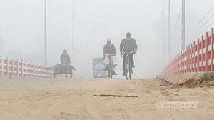 কনকনে শীতে কাঁপছে ঠাকুরগাঁওয়ের জনপদ