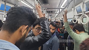 টিটু মিয়ার চার ঘণ্টার ‘যন্ত্রণা’ মুছে দিল মেট্রো রেল