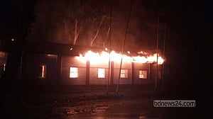 ১২ জেলায় ১৬ ভোটকেন্দ্রে অগ্নিসংযোগ