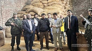 ঠাকুরগাঁওয়ে অবৈধভাবে ধান মজুত করায় ২ ব্যবসায়ীকে জরিমানা