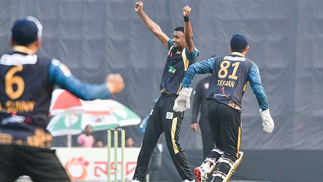 উদ্বোধনী ম্যাচে শরিফুলের প্রথম হ্যাটট্রিক