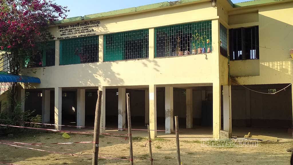 পটিয়ায় ২ কর্মকর্তাকে লাঞ্ছিত করে শতাধিক জালভোট দেওয়ার অভিযোগ