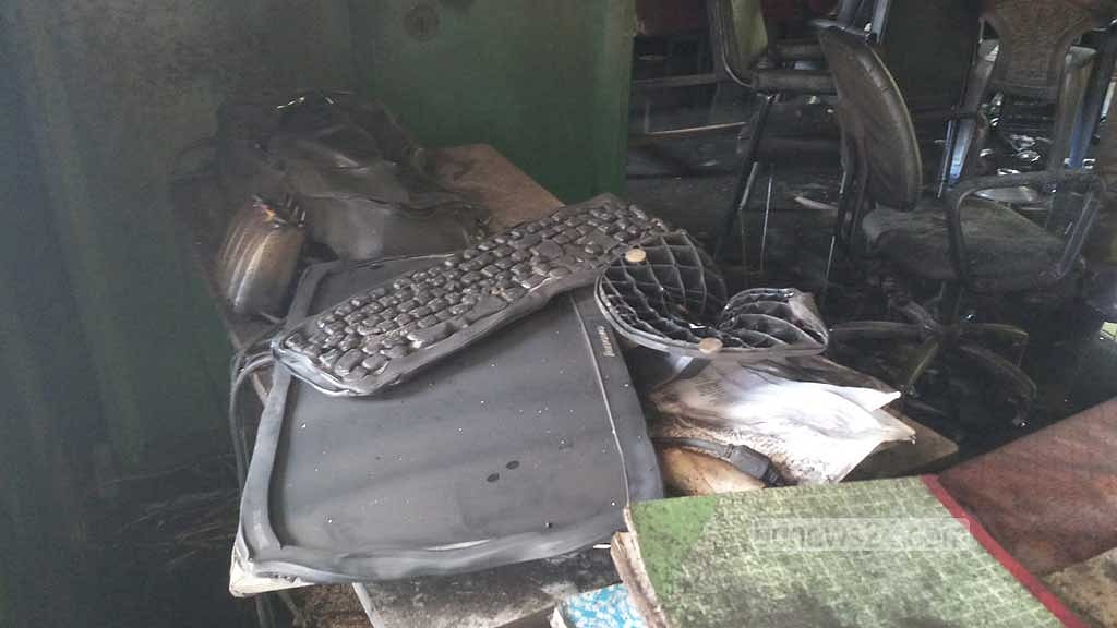 রাজশাহীর পর সোনাগাজীতে ভোট কেন্দ্রে আগুন, স্কুলের অফিস সহকারী আটক