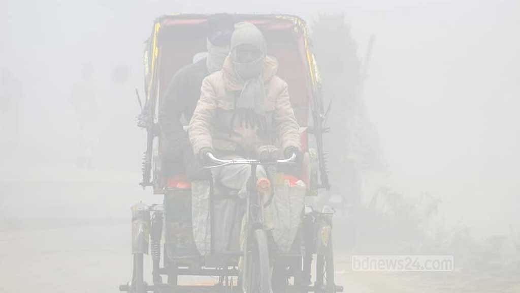ঠান্ডা ও ঘন কুয়াশায় লালমনিরহাটে জনজীবন স্থবির