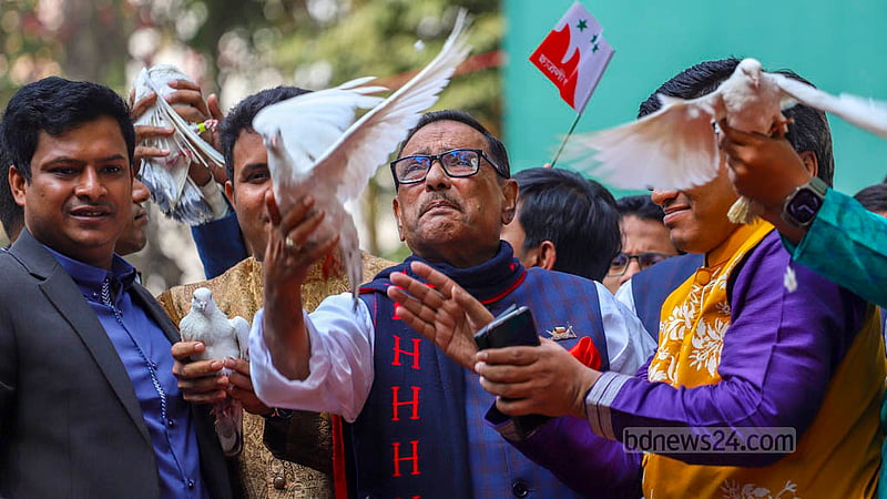 ঢাকা বিশ্ববিদ্যালয়ের অপরাজেয় বাংলায় বৃহস্পতিবার কবুতর উড়িয়ে ছাত্রলীগের ৭৬তম প্রতিষ্ঠাবার্ষিকী উদ্বোধন করেন আওয়ামী লীগ সাধারণ সম্পাদক ওবায়দুল কাদের।