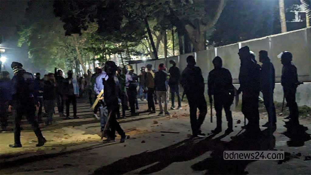 মধ্যরাতে সংঘর্ষে চবি ছাত্রলীগের দুই গ্রুপ