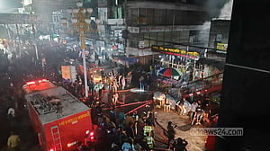 আরডিএ মার্কেটের আগুন নিয়ন্ত্রণ এক ঘণ্টায়