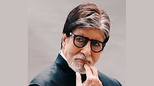 বলিউড নাকি দক্ষিণ, কোনটি এগিয়ে রাখলেন অমিতাভ?