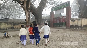 কুড়িগ্রামে তাপমাত্রা কমায় বন্ধ হল প্রাথমিক ও মাধ্যমিক বিদ্যালয়