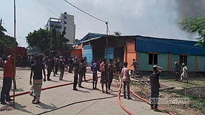 টঙ্গীতে এসকেএফ কারখানার গুদামের আগুন নিয়ন্ত্রণে
