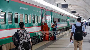 ট্রেনের ১২০০ টিকেটসহ ১৪ জন র‌্যাবের জালে