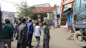 পরীর পাহাড়ে ১৭ অবৈধ স্থাপনা উচ্ছেদ