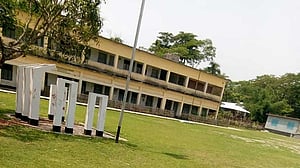 ভোটের আগে পটুয়াখালীতে কেন্দ্রে বোমাবাজি খবর