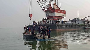 ফেরি রজনীগন্ধার উদ্ধারকাজ রাতে স্থগিত