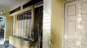 এবার সুনামগঞ্জের ভোটকেন্দ্রে আগুন