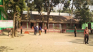 লালমনিরহাটে স্বতন্ত্র প্রার্থী অবরুদ্ধ, ৩ সাংবাদিক আহত