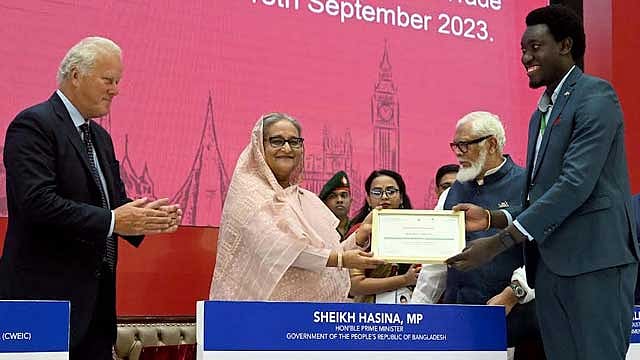 বিনিয়োগ বাড়াতে বিভিন্ন দেশের সঙ্গে মুক্তবাণিজ্য চুক্তির চেষ্টা চলছে: শেখ হাসিনা