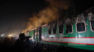 বেনাপোল এক্সপ্রেসে আগুনে প্রাণহানির ঘটনায় রেলের মামলা