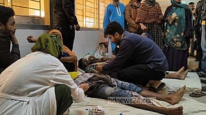 মাদারীপুরে স্বতন্ত্রর বিজয় মিছিলে ‘বোমা’ হামলা, আহত ১০