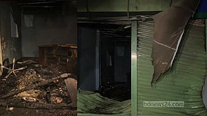 রাতে ফেনীতে কাউন্সিলর কার্যালয়ে আগুন, বোমাবাজি