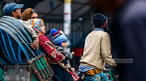 শীতে জবুথুবু নগরবাসী