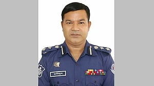 স্ত্রীর পক্ষে ভোটের প্রচার: পুলিশ কর্মকর্তা বরখাস্ত