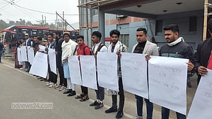 খেলার মাঠ খুঁড়ে মেলার আয়োজন, সংস্কারের দাবিতে মানববন্ধন