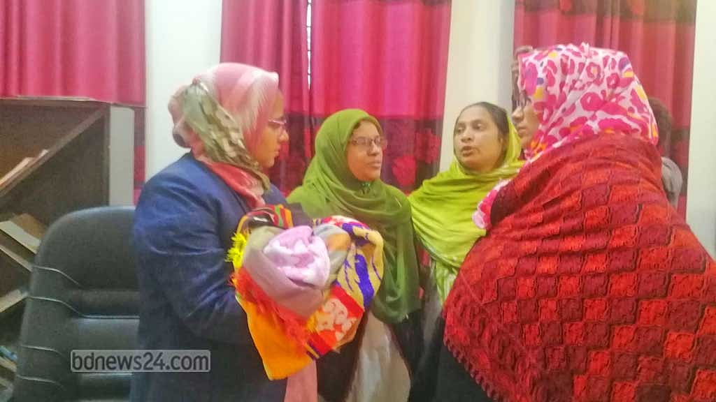 জন্ম দিয়ে ‘দূরে ঠেললেন’ মা, আপন করতে চান ‘দূরের মানুষ’