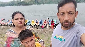 বাসায় আগুন: ফেনীর সেই পরিবারটির কেউ বেঁচে নেই