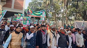 সোহরাওয়ার্দী উদ্যানের পথে আওয়ামী লীগ কর্মীদের ঢল
