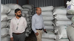 অবৈধভাবে চা মজুদ, চট্টগ্রামে ৩ গুদাম বন্ধ