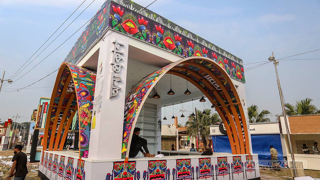 বইমেলার দুয়ার খোলার অপেক্ষা