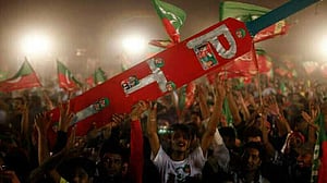 উচ্চ আদালতেও প্রতীক ফিরে পেল না ইমরানের দল