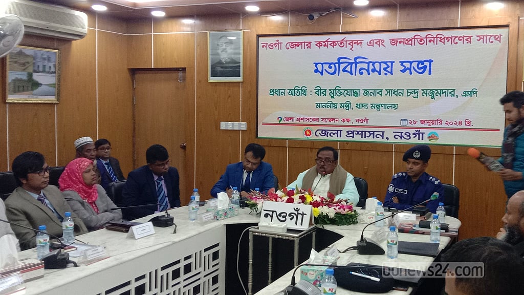 না শোধরালে মজুতদারদের জেলে পাঠানোর হুমকি খাদ্যমন্ত্রীর
