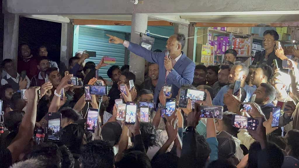 যেভাবে লাখ ভোটের পার্থক্য গড়লেন ব্যারিস্টার সুমন