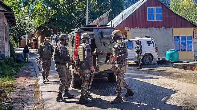 কাশ্মিরের বনে এক সপ্তাহের অভিযান শেষ, কর্নেলসহ নিহত ৫
