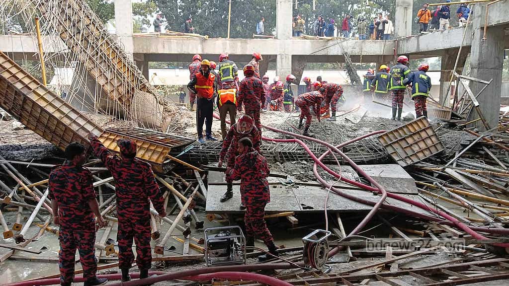 রাজশাহী বিশ্ববিদ্যালয়ে নির্মাণাধীন ভবনের ছাদে ধস, আহত ৯ শ্রমিক