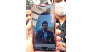ছেলের খোঁজে ঢাকা মেডিকেলের মর্গে বাবা