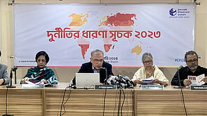 সরকার দুর্নীতিবাজদের সুরক্ষা দিচ্ছে: টিআইবি
