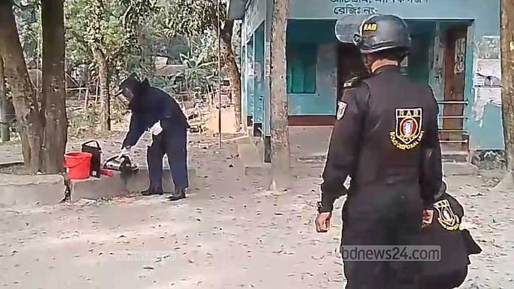 মানিকগঞ্জে পরিত্যক্ত হাতবোমা উদ্ধার, পরে নিষ্ক্রিয়