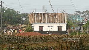 নির্মাণাধীন ভবনে বিদ্যুতস্পৃষ্টে প্রাণ গেল শ্রমিকের