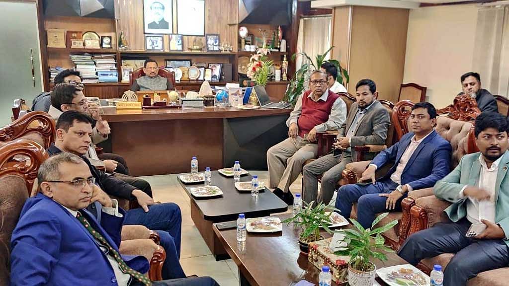 চট্টগ্রাম কেন্দ্রীয় শহীদ মিনারের ৩ সমস্যা চিহ্নিত