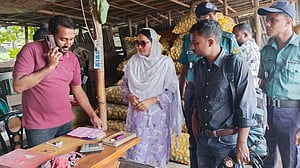 বেশি দামে আলু বিক্রি, চট্টগ্রামে চার প্রতিষ্ঠানকে জরিমানা