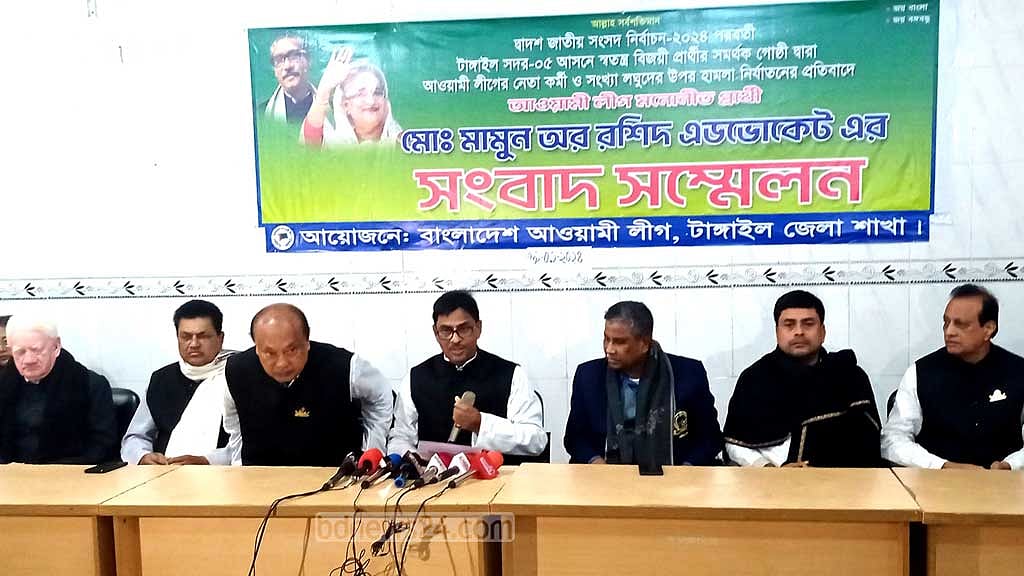 ‘দুধ দিয়ে আওয়ামী লীগ কার্যালয় ধুয়ে সাঁটানো হল স্বতন্ত্র এমপির ছবি’