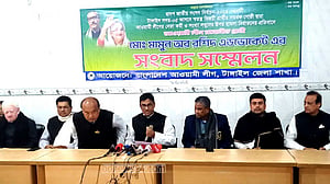 ‘দুধ দিয়ে আওয়ামী লীগ কার্যালয় ধুয়ে সাঁটানো হল স্বতন্ত্র এমপির ছবি’