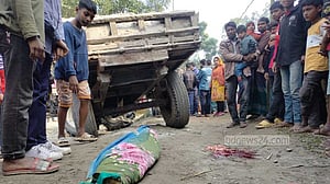 গাইবান্ধায় আলাদা সড়কে গেল শিশু ও বৃদ্ধার প্রাণ
