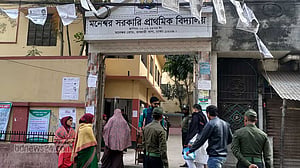 ঢাকা-১০: পোলিং এজেন্ট কেবল নৌকা আর লাঙ্গলের