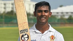 ইউভরাজের রেকর্ড ভেঙে চাতুর্বেদির ৪০৪