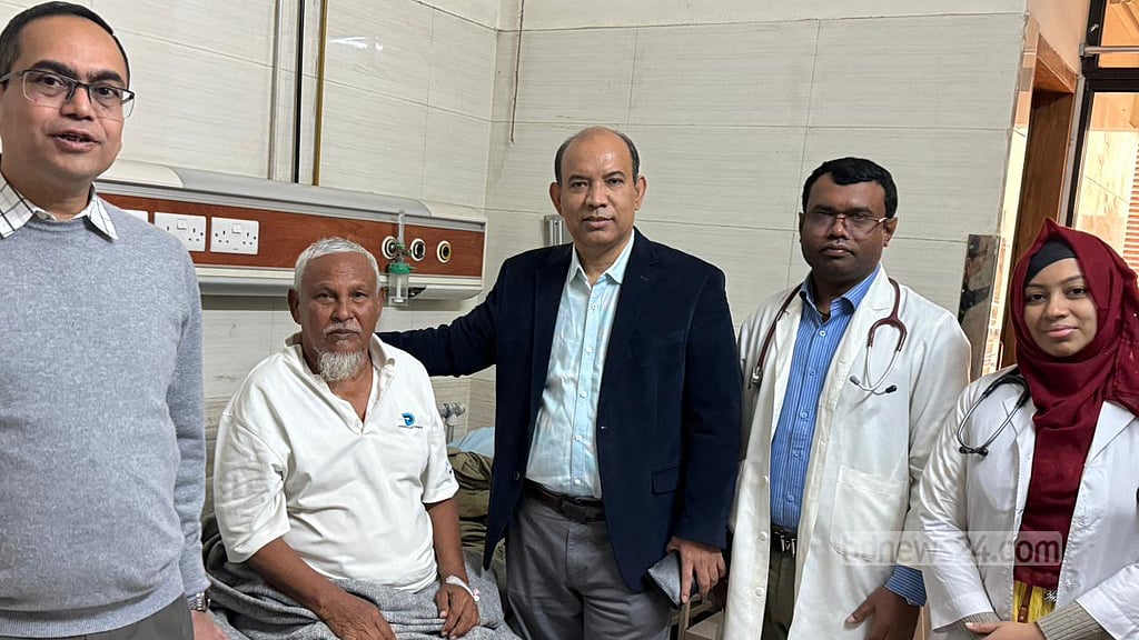 দেশে প্রথমবার রোবটের সাহায্যে হার্টে বসল রিং
